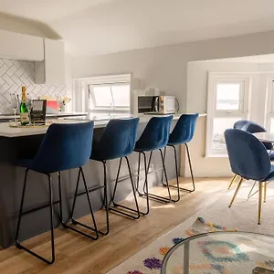 Apartment Seabourne Beautiful 4th Floor Penthouse With Amazing Coastal & Lighthouse View, Scarborough